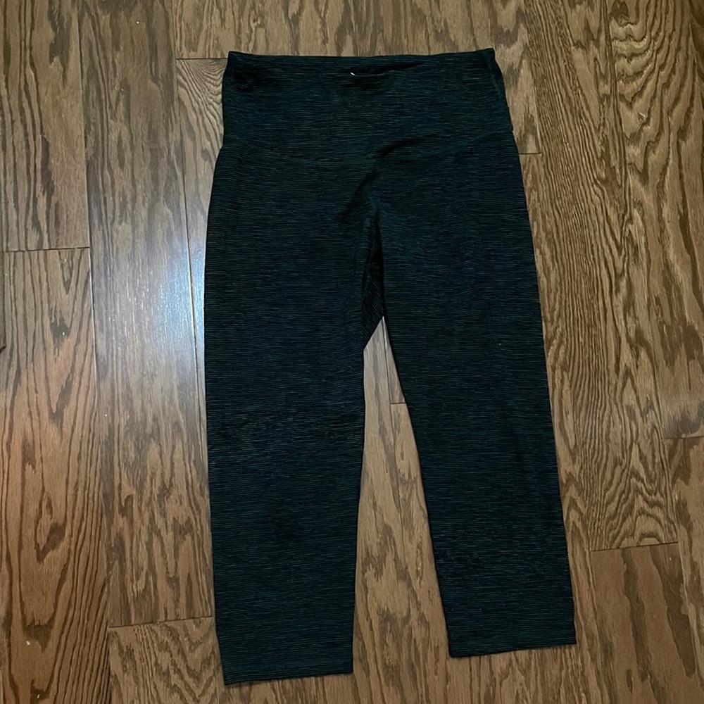 Old navy athletic capris. Size Large.